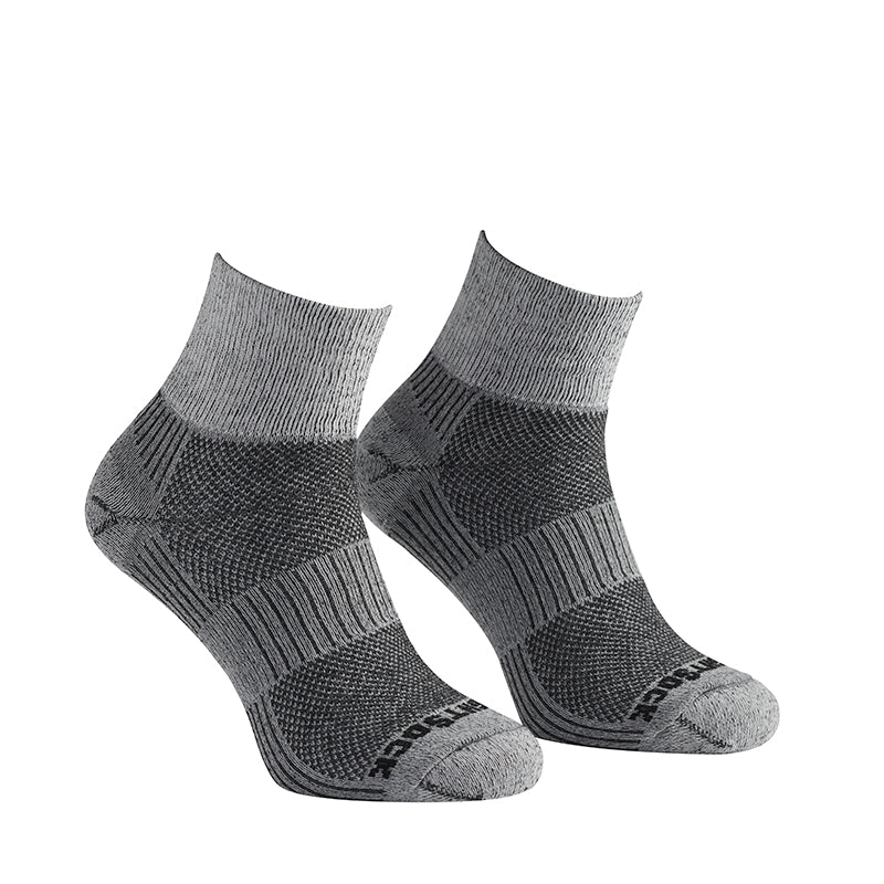 Wrightsock Winter Run - Quarter Socks - Black/White | Ships 
